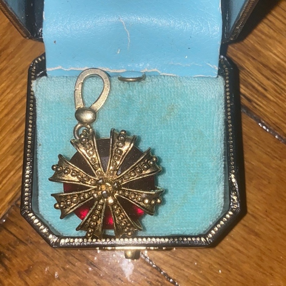 Crown juicy charm